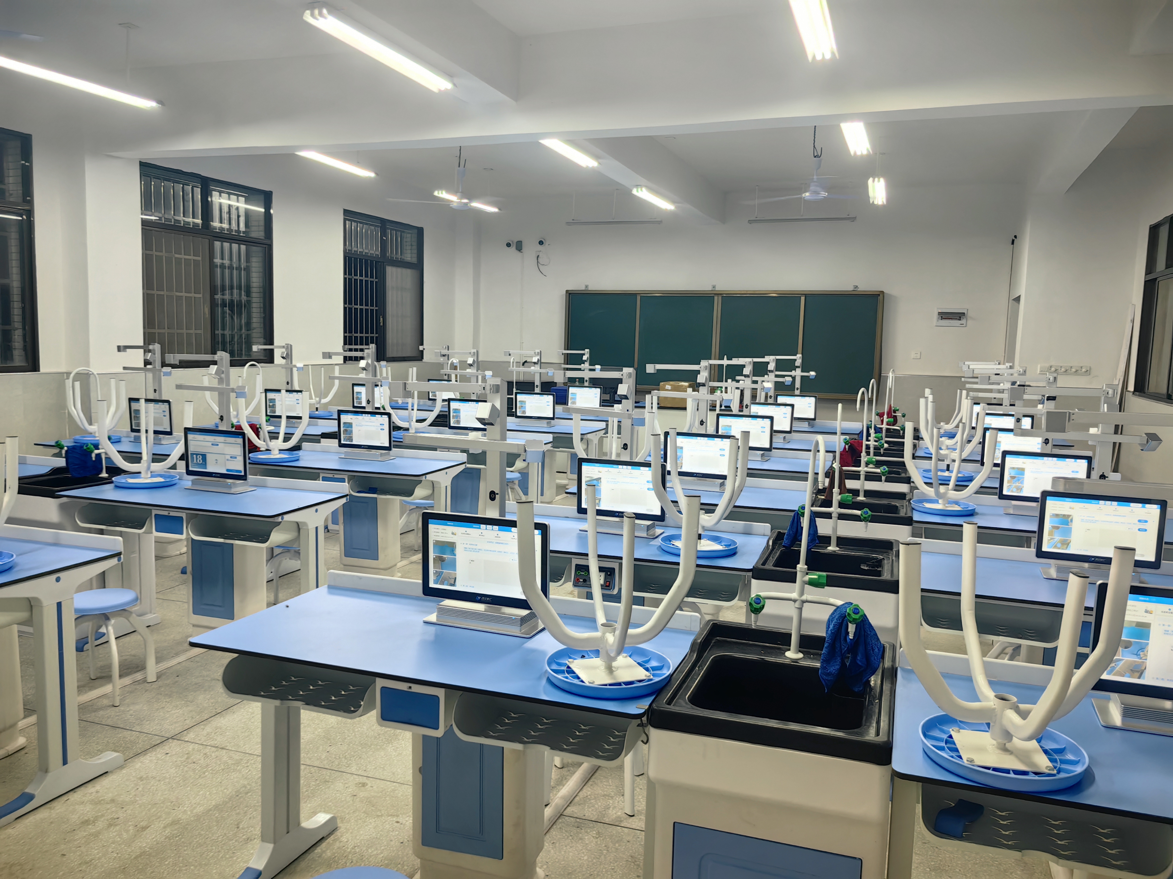 桃花江镇中心学校（本部）