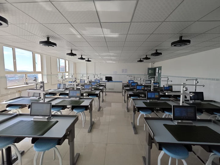 根河市第一中学