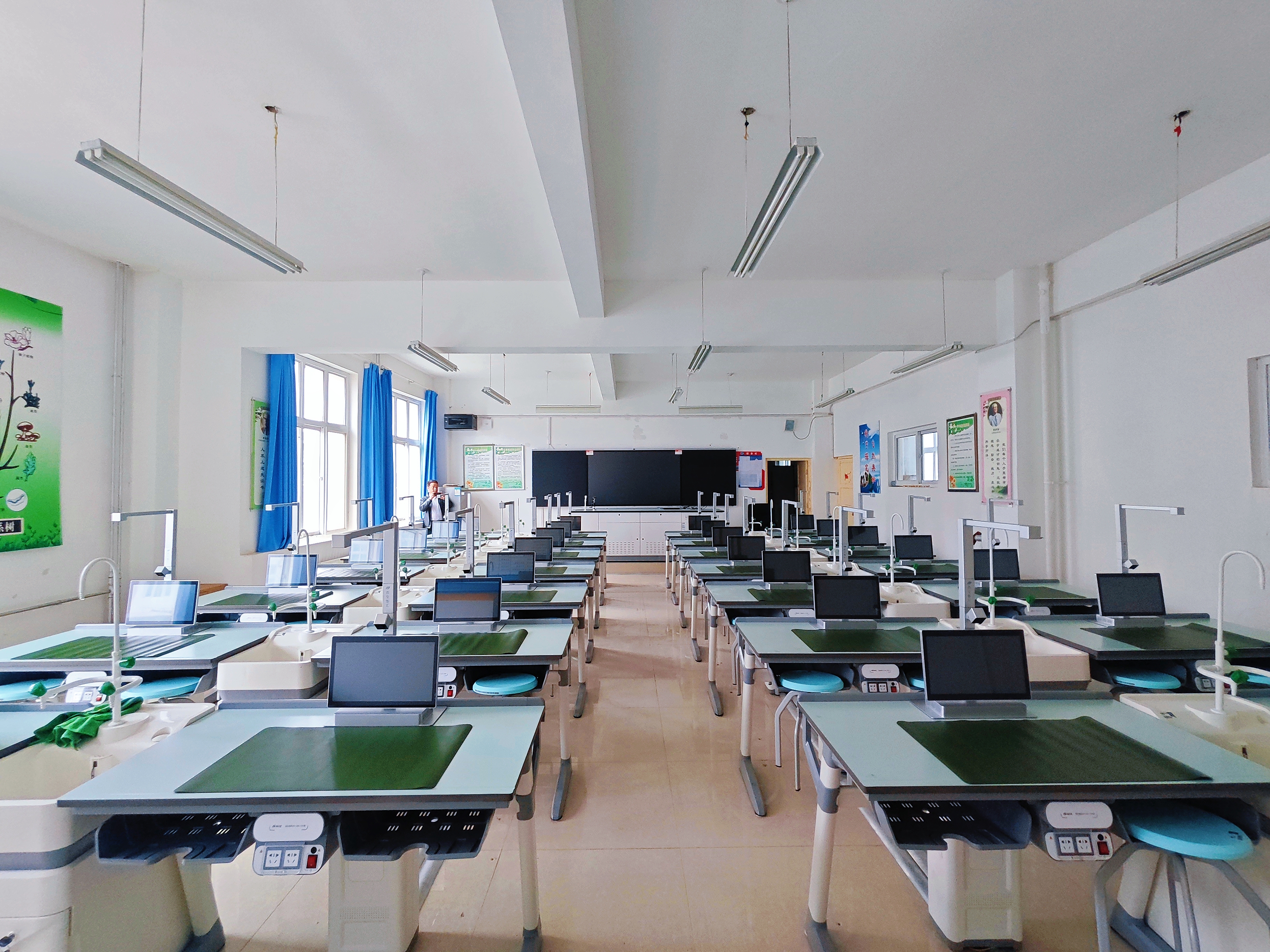 隆德县第四中学